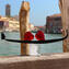 Gondola con cuori - Innamorati a Venezia - Vetro di Murano originale OMG