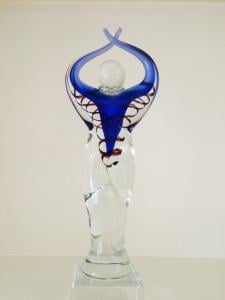 Vérification de la figurine en verre de Murano