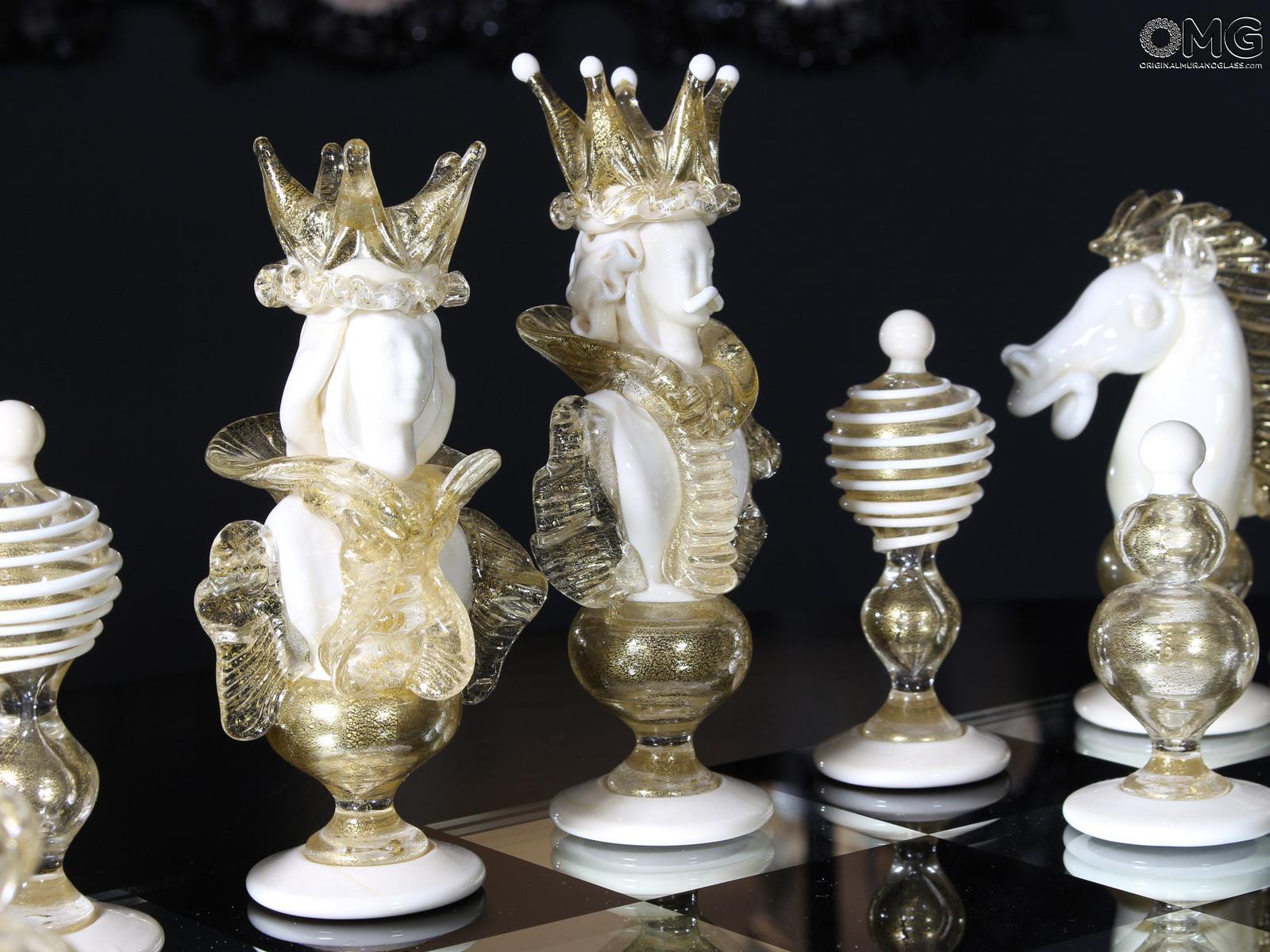 Handmade Italian Murano Art Glass Chess Board, Italian Glass from Simoeng,  Venice, Set of 33 for sale at Pamono