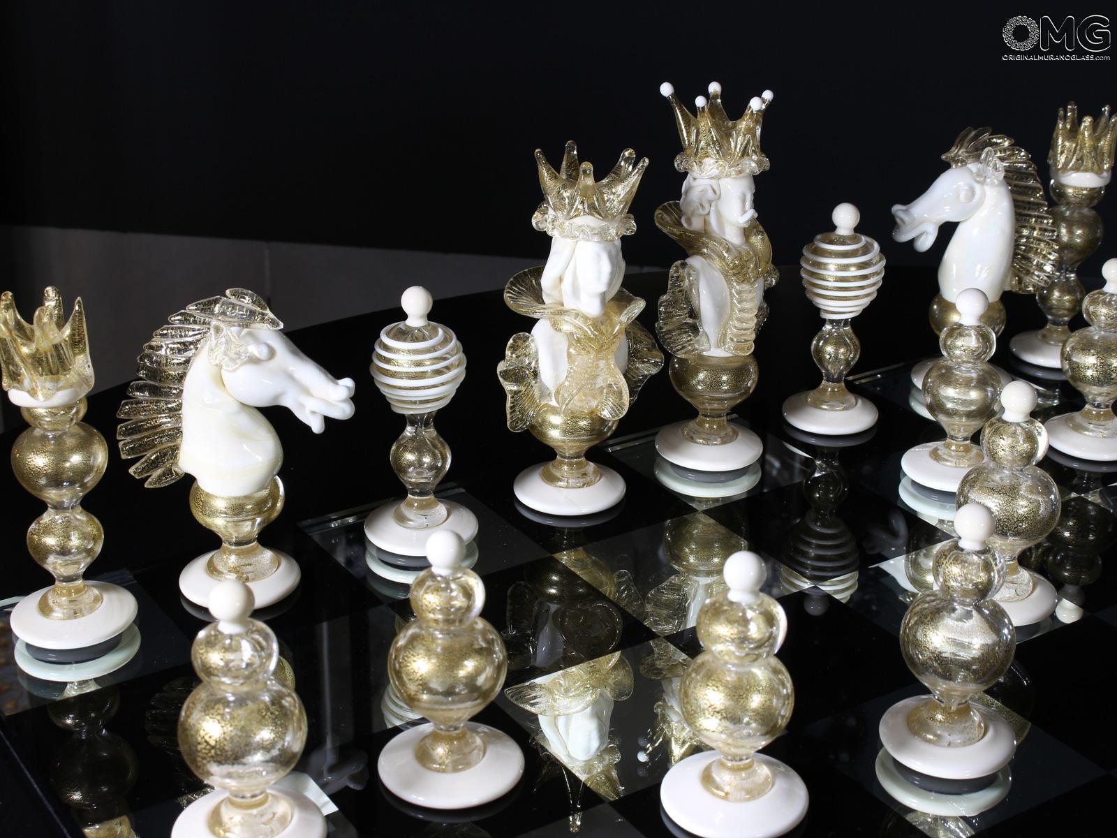 Handmade Italian Murano Art Glass Chess Board, Italian Glass from Simoeng,  Venice, Set of 33 for sale at Pamono