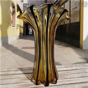 amber_flower_vase_esterno