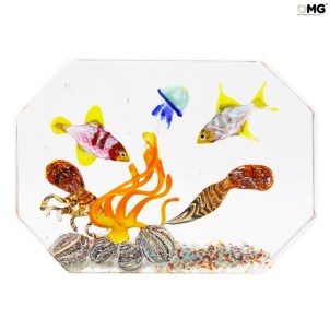 Grande sculpture d'aquarium octogonale - avec des poissons tropicaux - Verre de Murano original OMG