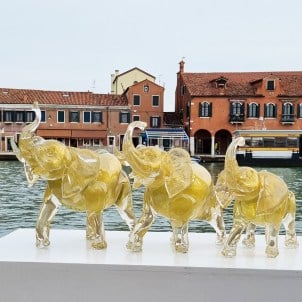 elephants_tris_murano_glass_family_omg25