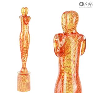 amantes_scultpures_murnao_glass_red_and_gold
