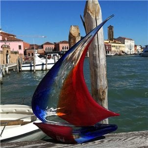 red_and_blue_sail_boat_external