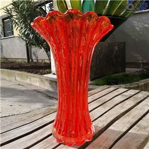 red_flower_vase_esterno