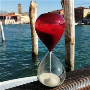 red_murano_glass_hourglass_external