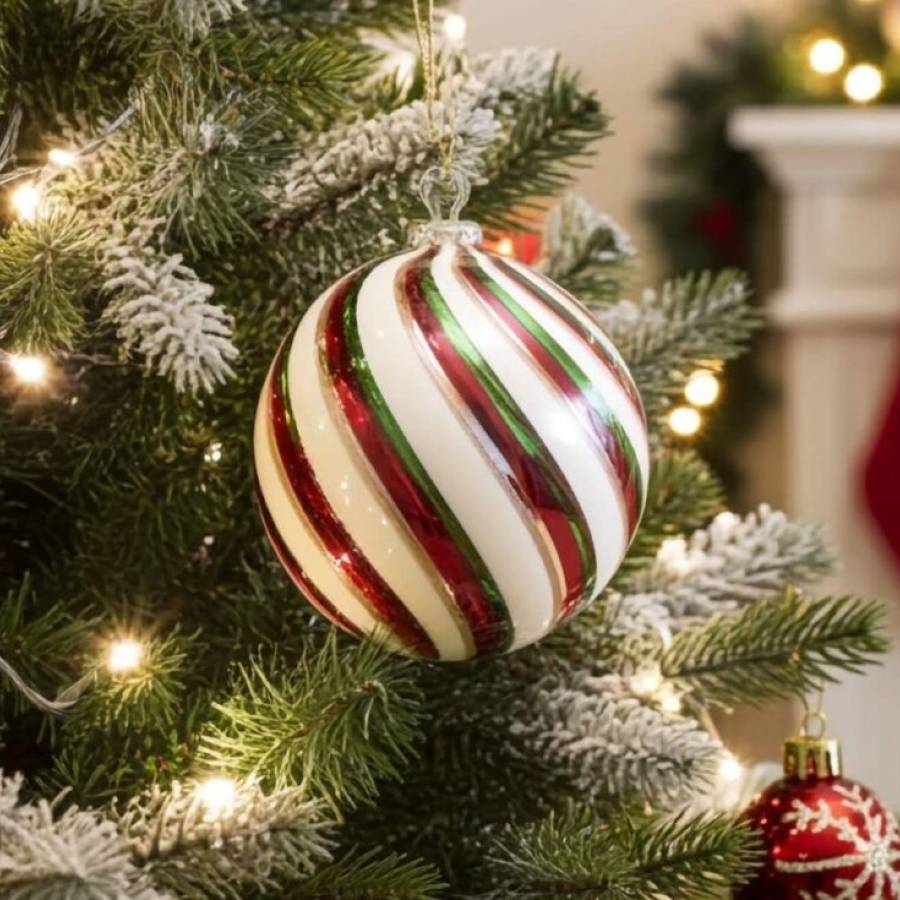 Murano glass baubles: artisanal elegance for timeless Christmas decorations